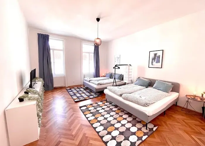 Brand New Spacious & Stylish Aptmt In City-centre Apartment *