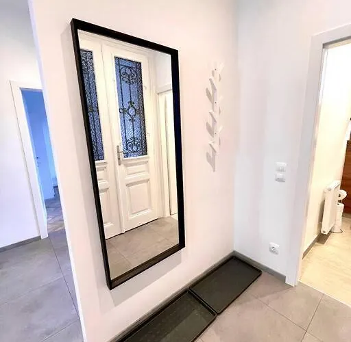Brand New Spacious & Stylish Aptmt In City-centre