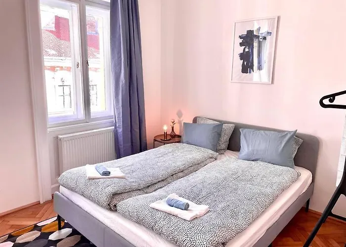 Brand New Spacious & Stylish Aptmt In City-centre Apartment *
