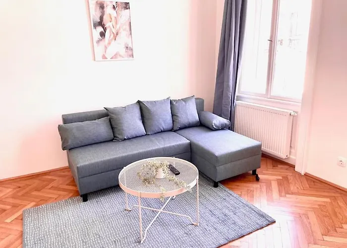 Brand New Spacious & Stylish Aptmt In City-centre *